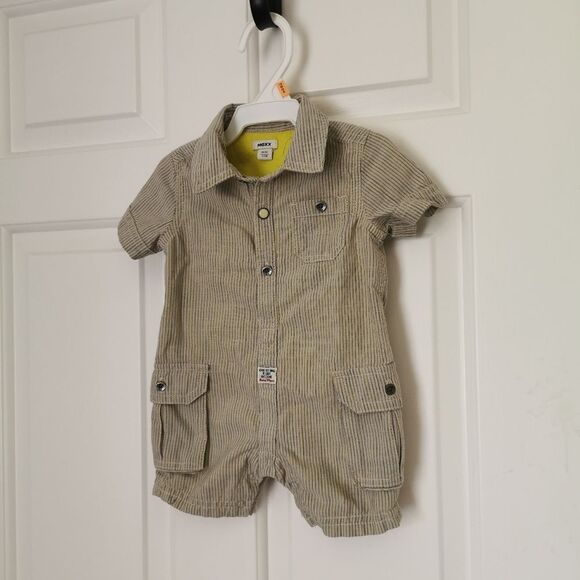 3/$15 Mexx jumpsuit size 0-3 m - Picture 1 of 5